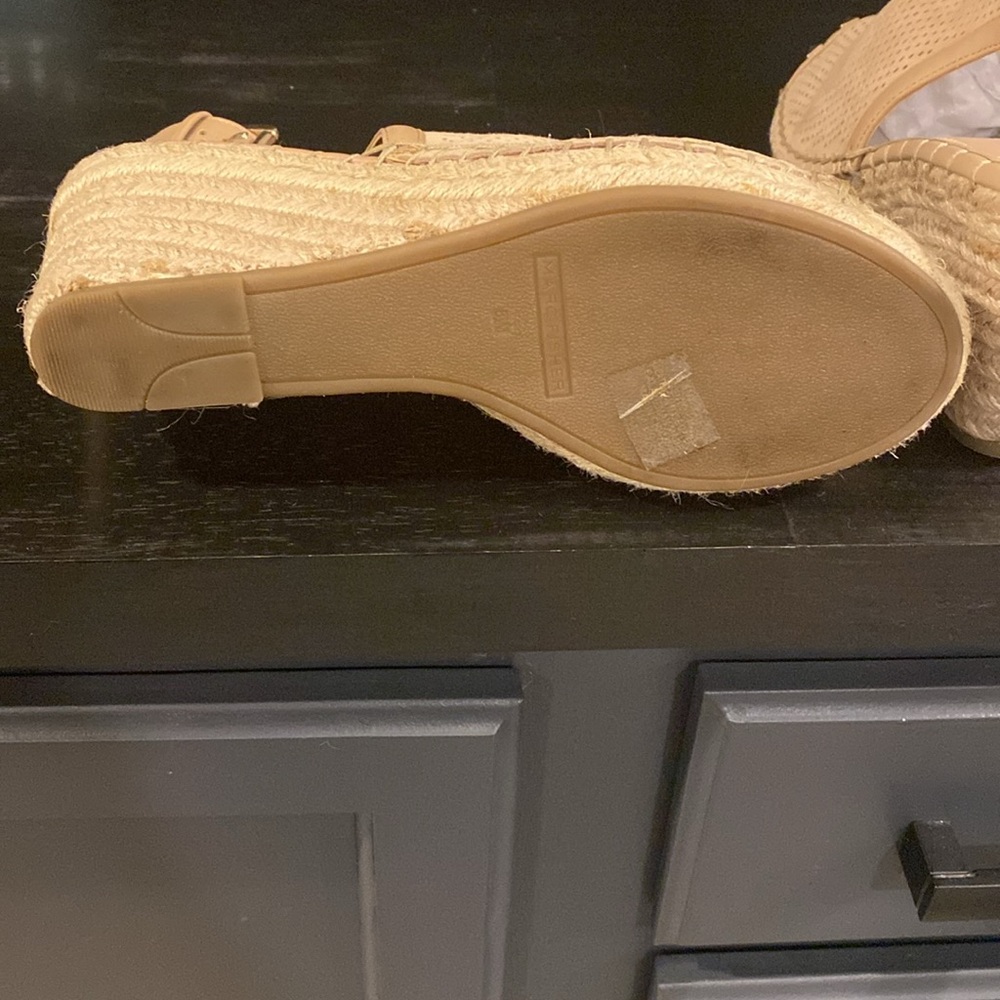 Marc Fisher Tan Perforated Women's Sandals worn once - Picture 4 of 4